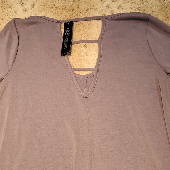 Blu Heaven Light Blue VNeck Open Back Half Sleeve Tunic Blouse Top Size S NWT - Picture 7 of 7